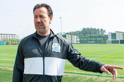 爱奇艺体育-邀请范佩西出任球队助教？广州城：永远别说不可能